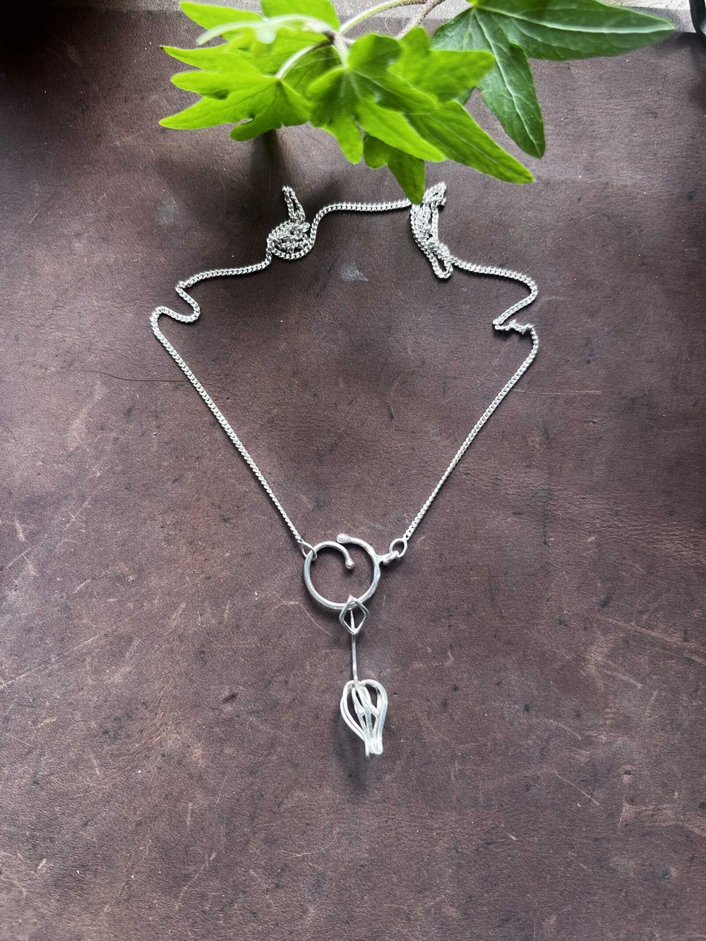 Månadsblomman April halsband – huvudbild