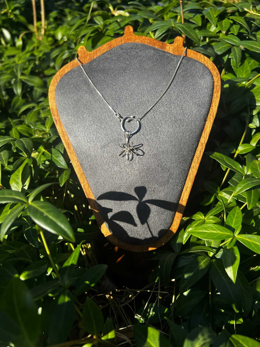 Månadsblomman Maj Halsband – huvudbild
